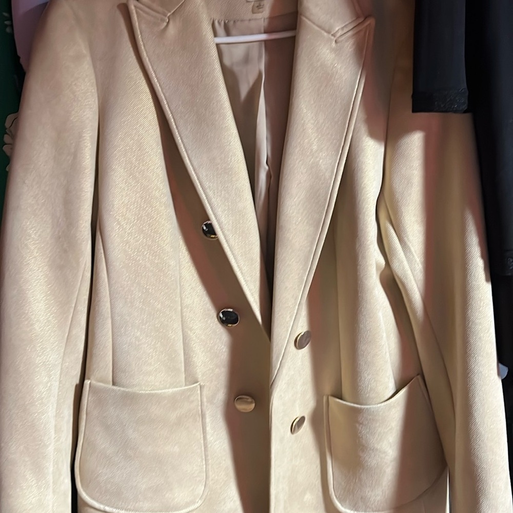 Women’s Large Anne Klein Double Breasted Blazer. Color - Gold